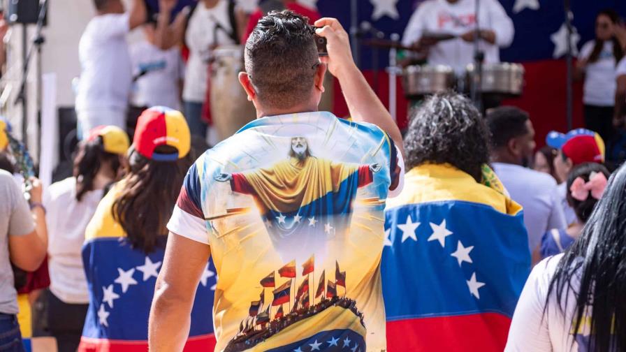 Venezolanos en República Dominicana exigen respeto a la voluntad popular en gran fiesta en Plaza Güibia