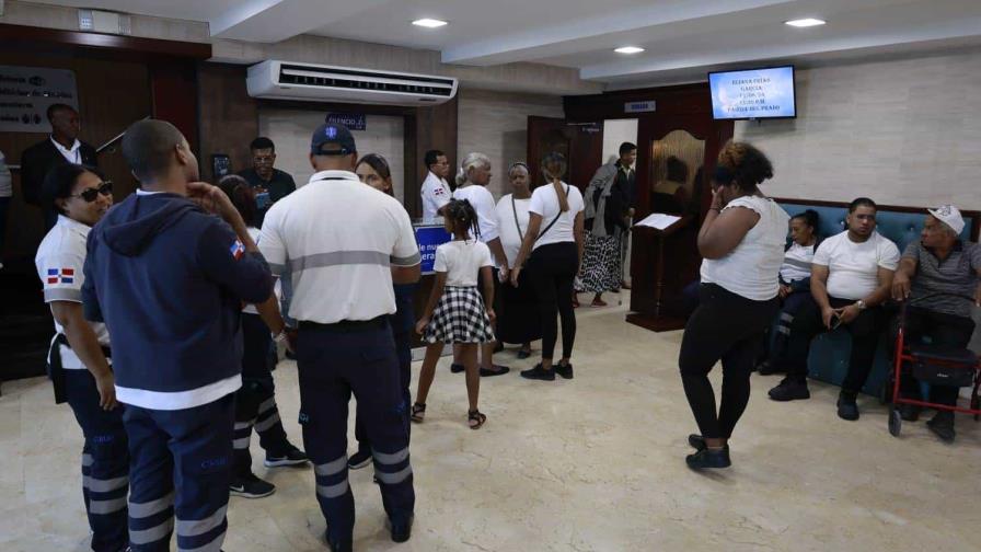 Decenas de personas asisten al velatorio de la niña que fue decapitada en Santo Domingo Este