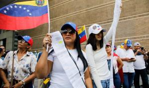 Oposición venezolana vuelve a las calles en defensa de lo que afirma fue un amplio triunfo electoral