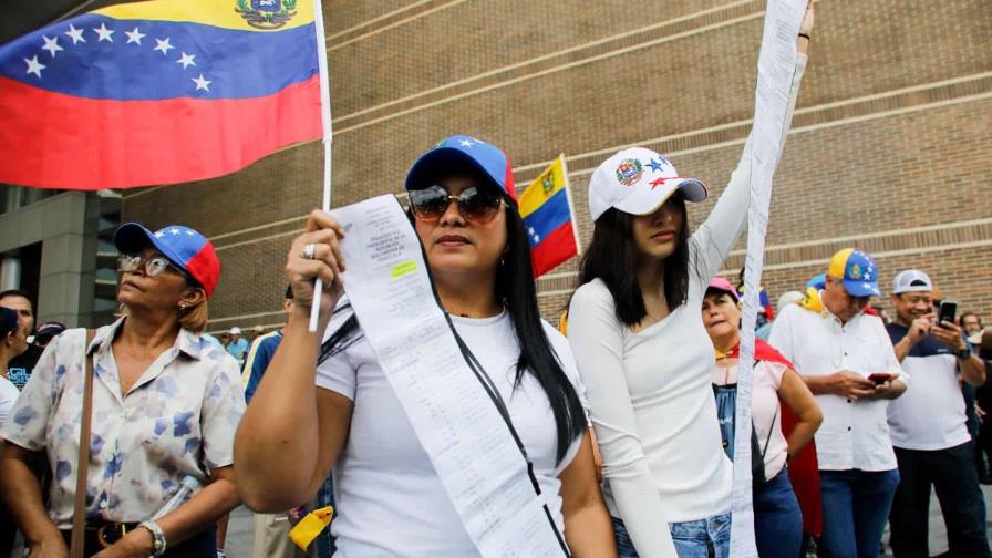 Oposición venezolana vuelve a las calles en defensa de lo que afirma fue un amplio triunfo electoral