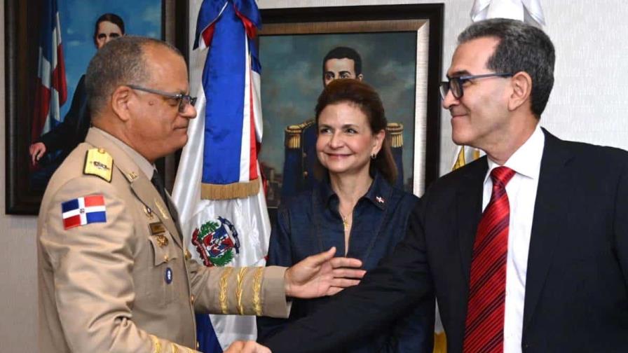 Vicepresidenta de la República encabeza toma de posesión nuevo Ministro de Defensa