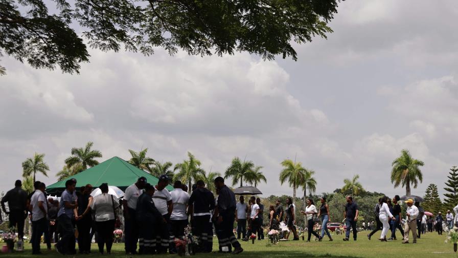 Familiares dan el último adiós a la niña que habría sido decapitada por su madre