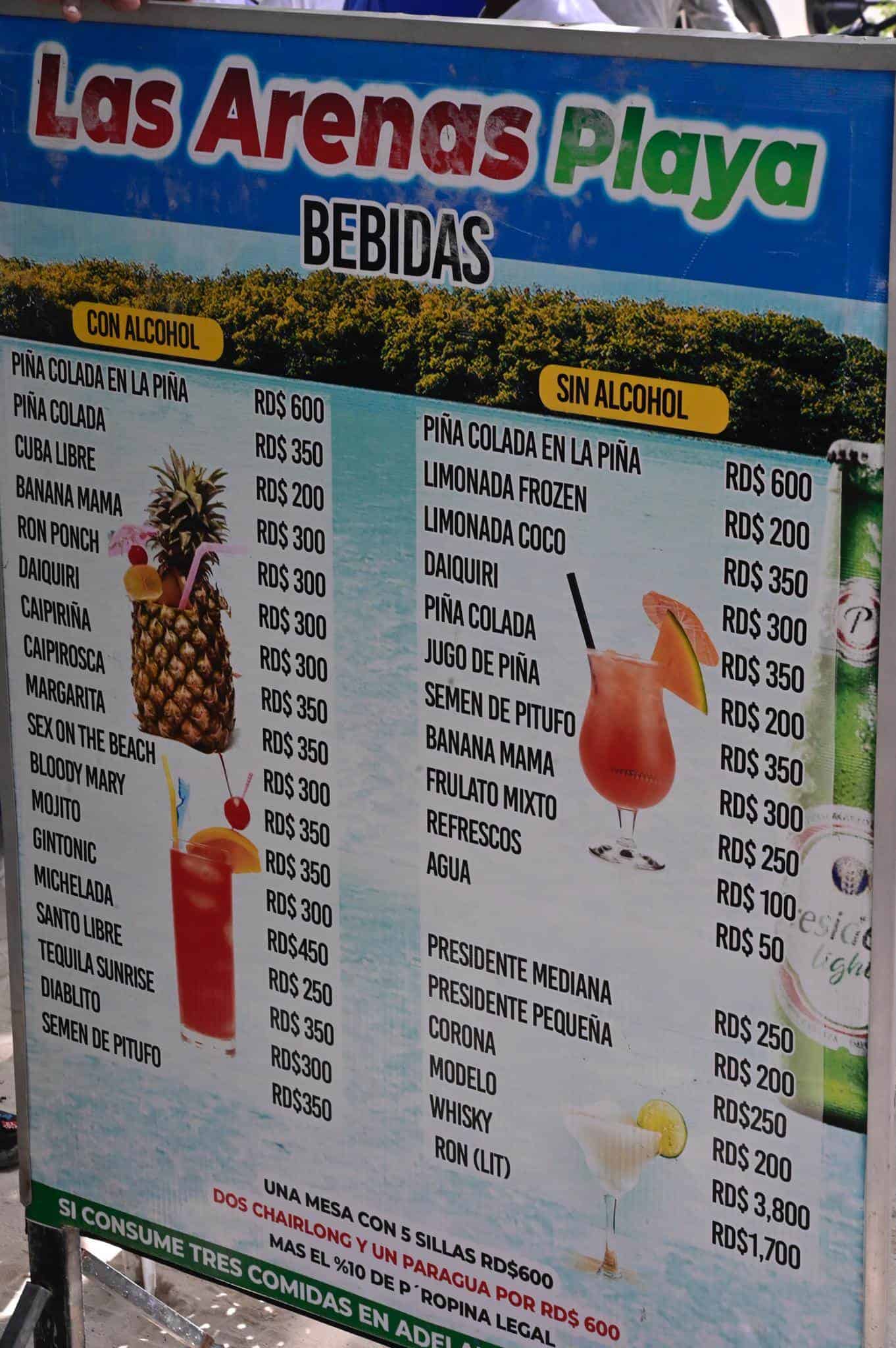 Lista de la comida y bebida que ofrecen los vendedores de la playa de Boca Chica.