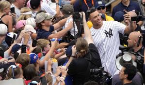 Yankees y Tigres: niños por un día entre los jugadores de Pequeñas Ligas