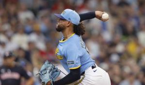 Peralta y Contreras mantienen enrachados a Cerveceros, con triunfo sobre Guardianes