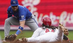 Santiago Espinal bateó tres hits, pero los Rojos fueron barridos