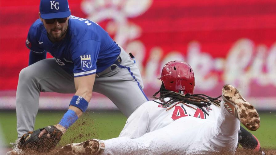 Santiago Espinal bateó tres hits, pero los Rojos fueron barridos