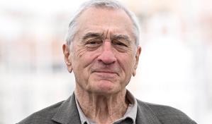 Robert De Niro celebra su 81 cumpleaños lanzándose al mar desde un yate a 9 metros de altura