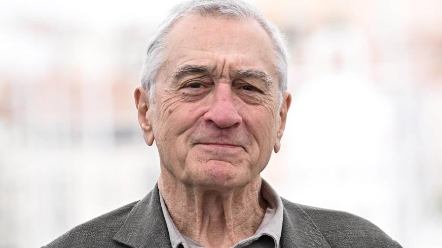 Robert De Niro celebra su 81 cumpleaños lanzándose al mar desde un yate a 9 metros de altura