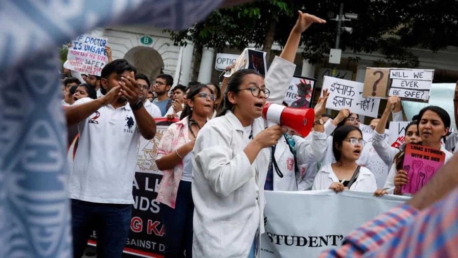 Continúan las manifestaciones en India tras la violación y muerte de una médica en Calcuta