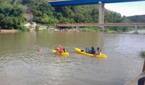 Defensa Civil busca a joven desaparecido en las aguas del río Chavón