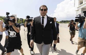 Fiscales piden 7 años de cárcel para George Santos por fraude federal en EE. UU.