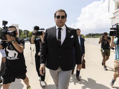 Trump firma liberación George Santos por fraude electoral