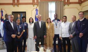 Presidente Abinader recibe en el Palacio a los medallistas olímpicos Marileidy, Alcántara y Pinales