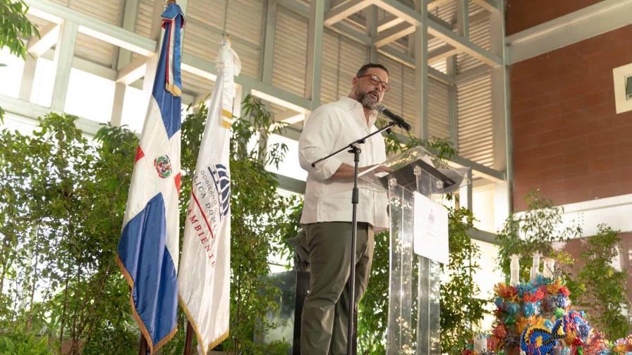 Paíno Henríquez dice será “celoso protector” del medio ambiente; asume Ministerio