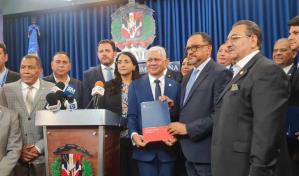 Propuesta de reforma constitucional deja al procurador inamovible por solo dos años