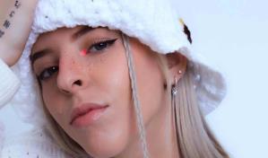 Young Miko procesa el impacto de la fama desde los escenarios con su tour XOXO