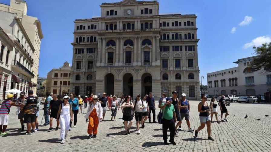 Cuba recibió 1.46 millones de turistas hasta julio, un 2 % menos en términos interanuales