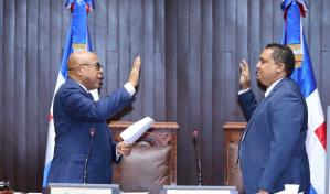 Cuatro días después, juramentan a diputado que faltó a sesión obligatoria 16 de agosto