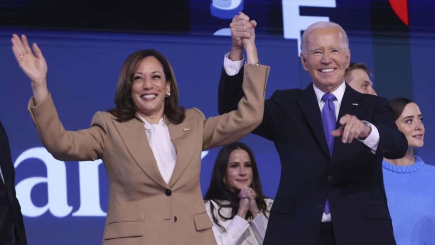 Biden recibe una abrumadora ovación en la convención demócrata y pasa el testigo a Harris