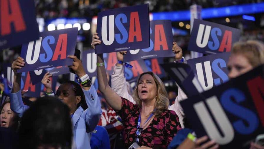 Los Obama llegan a la Convención Nacional Demócrata para apoyar a Kamala Harris