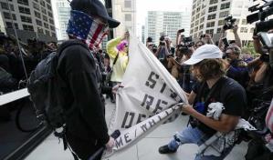 Protestas fuera de consulado de Israel en Chicago en el segundo día de la convención demócrata