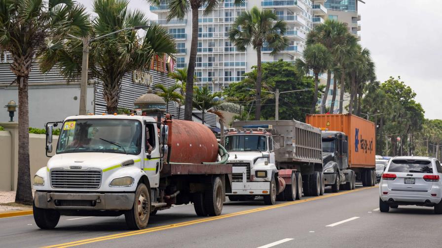 Camioneros desafían a las autoridades y violan la resolución que prohíbe su transitó por el Malecón