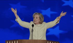 Hilary Clinton anima a Harris a romper el techo de cristal: Este es nuestro momento