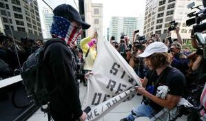 Policía arresta a manifestantes afuera de consulado de Israel en Chicago en 2do día de CND