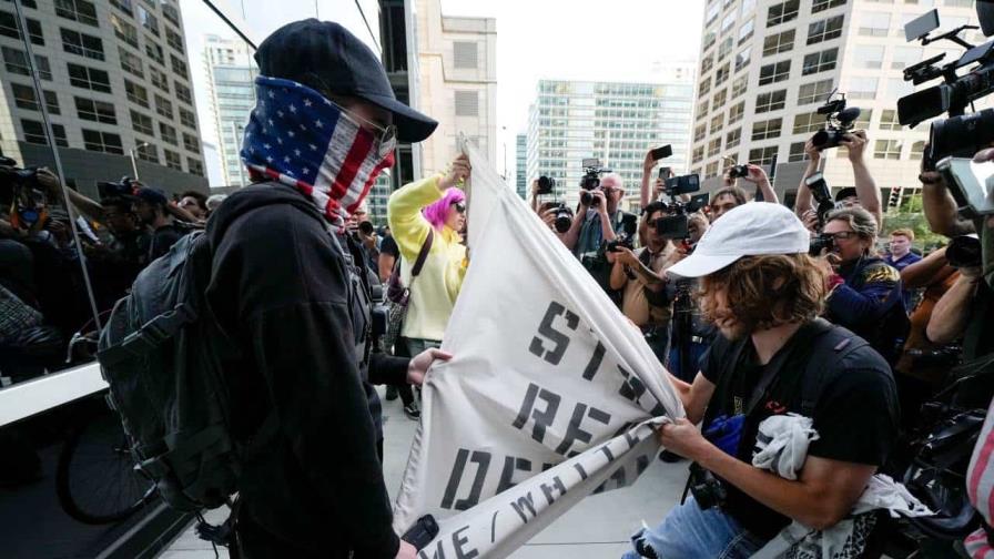 Policía arresta a manifestantes afuera de consulado de Israel en Chicago en 2do día de CND