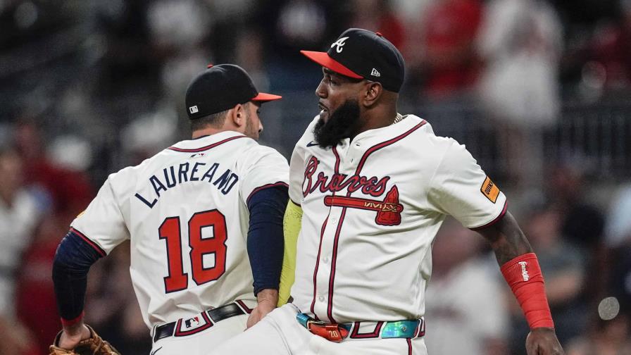 Con jonrón de Ozuna, Bravos se imponen a Filis, líderes de la división