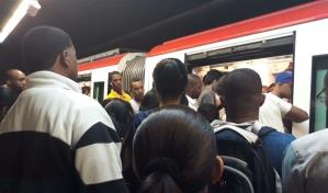 Evacuan usuarios del Metro de Santo Domingo por fallo de un tren