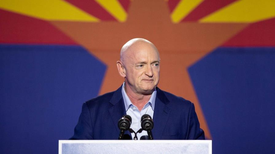 La misión del senador y astronauta Mark Kelly: enviar a Trump al basurero de la historia