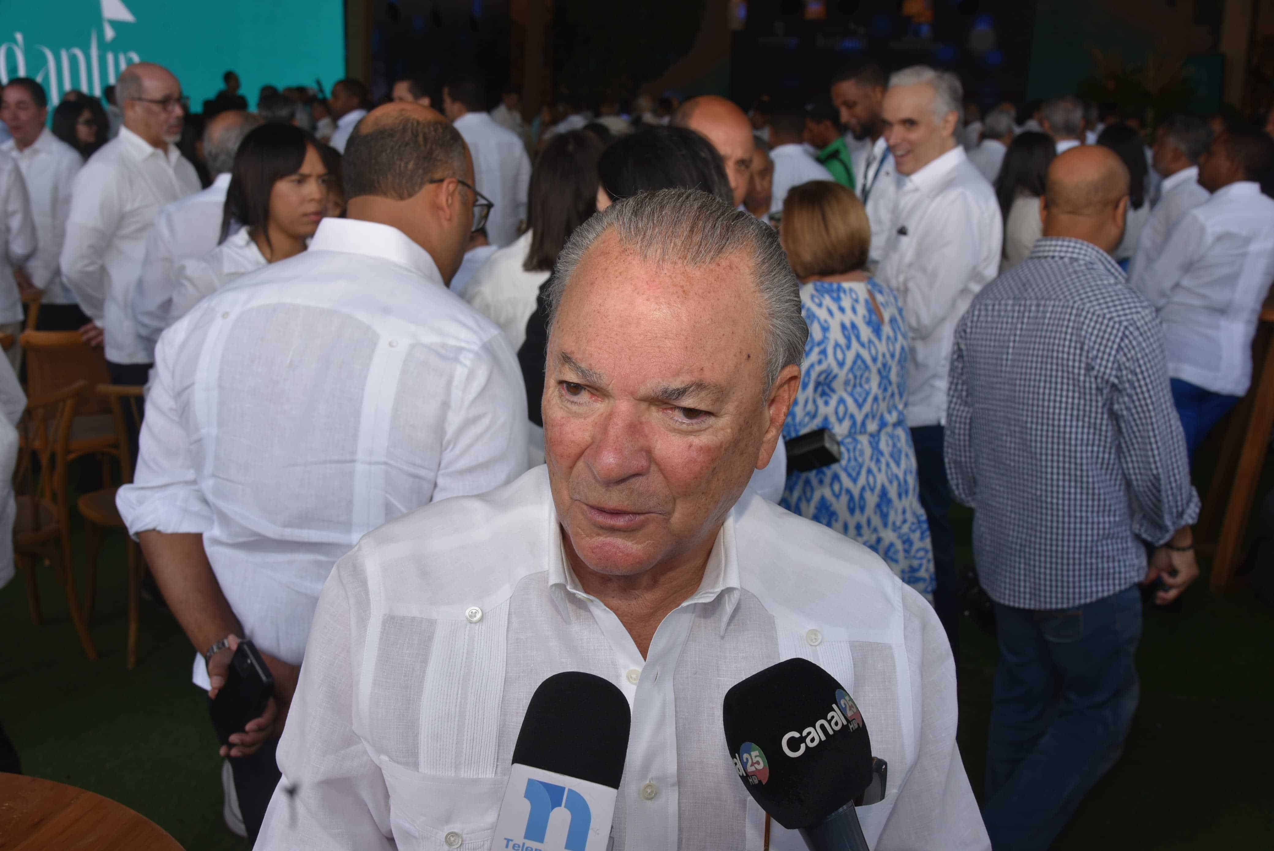 Frank Rainieri, fundador del Grupo Puntacana, uno de los inversionistas del proyecto, celebró su inicio formal.