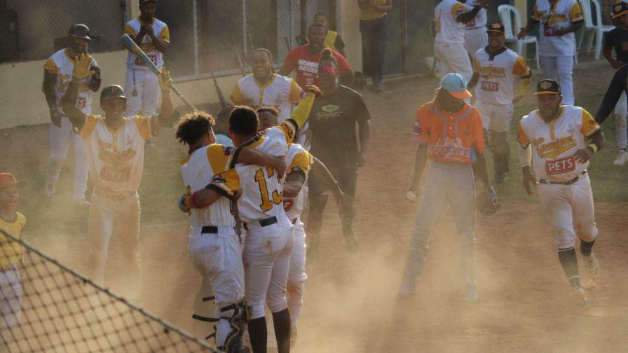 Carlos El Tsunami Martínez debuta este domingo en la Liga Nacional de Verano de Béisbol