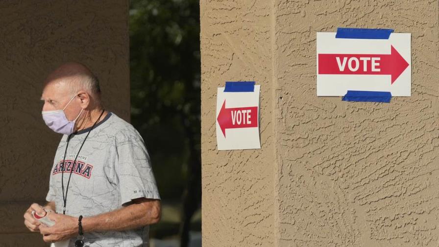 Corte Suprema rechaza iniciativa republicana para bloquear a 41,000 votantes de Arizona