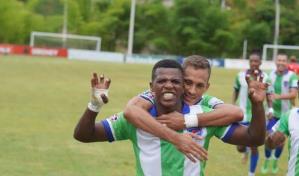 Delfines protagonizan un salto vertical en la LDF