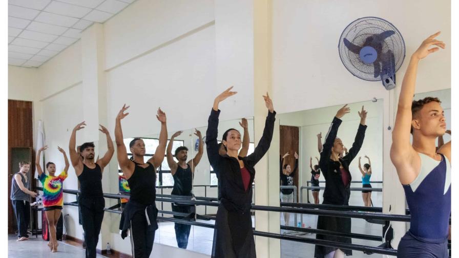 El bailarín francés Hugo Layer imparte masterclass de ballet en República Dominicana