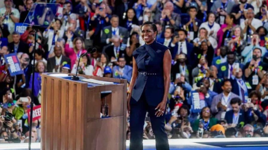 El diseñador dominicano Fernando García viste a Michelle Obama para la Convención Demócrata