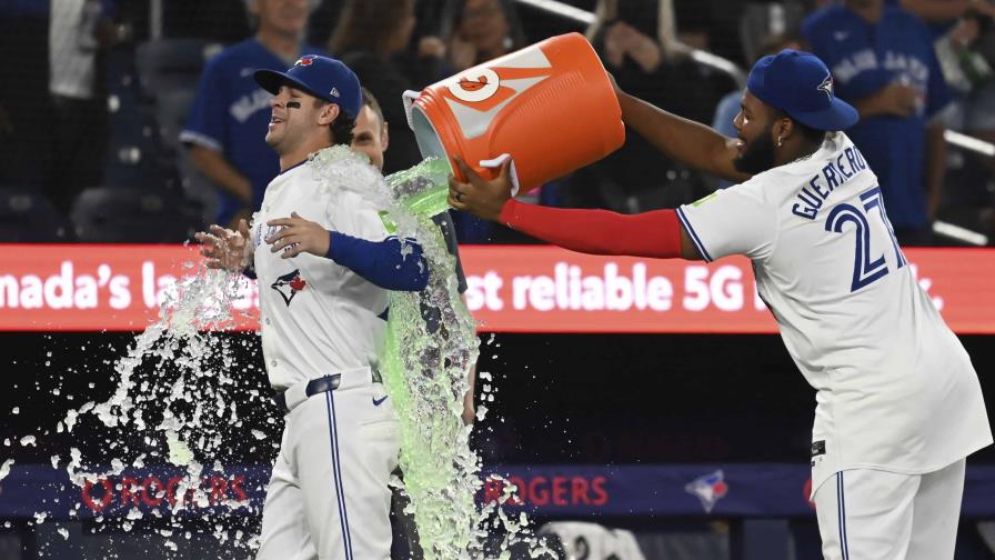 Clement pega jonrón por 3er juego seguido, en victoria de Azulejos, 5-3 sobre Angelinos