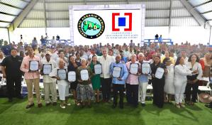 Abinader entrega 723 títulos en Las Lagunas de Nisibón, provincia La Altagracia