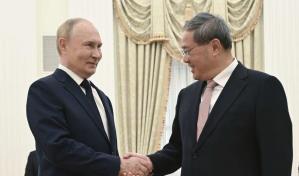 Putin se reúne con primer ministro chino mientras Moscú y Beijing estrechan su relación