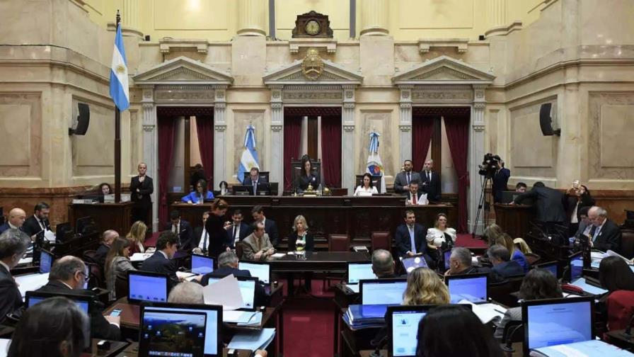 Los senadores de Argentina dan marcha atrás en aumento de sus sueldos