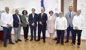 Ministro de Economía juramenta nuevos funcionarios y al director del Siuben