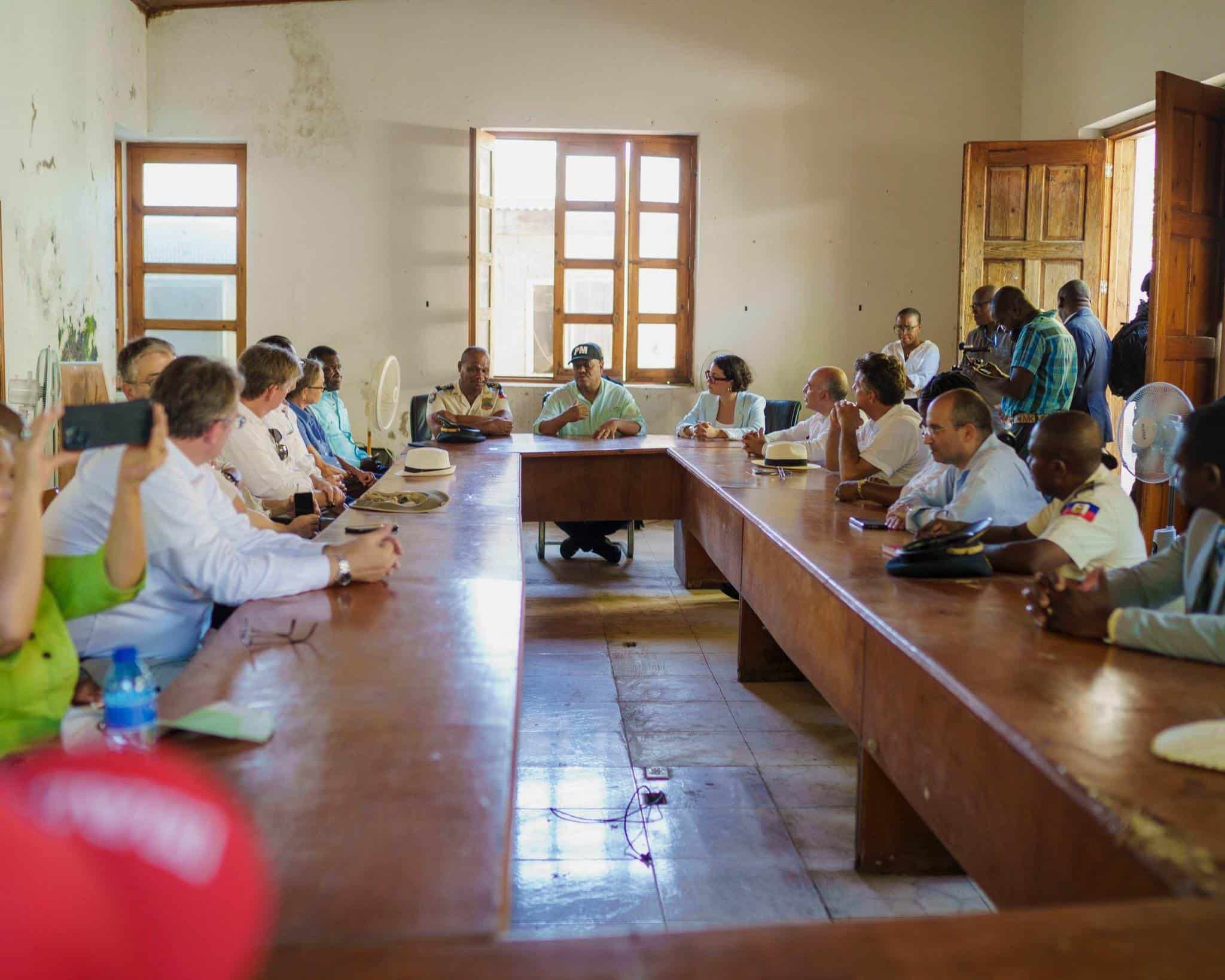 El primer ministro de Haití, Garry Conille, visita Cabo Haitiano.