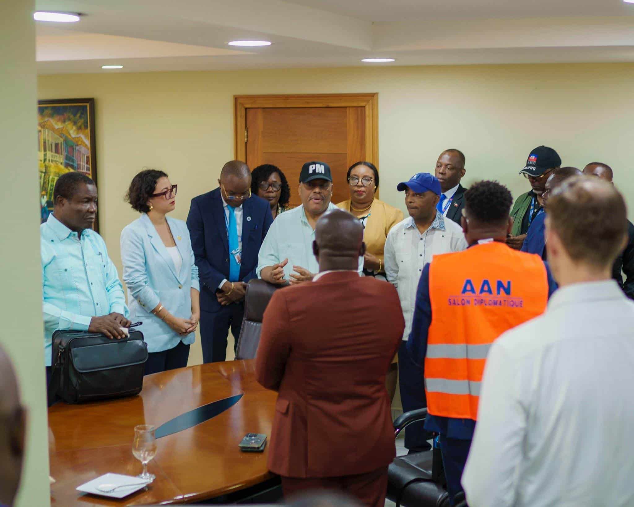 El primer ministro de Haití, Garry Conille, visita Cabo Haitiano.