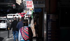 La escasez de dólares y carburante se agudiza en Bolivia