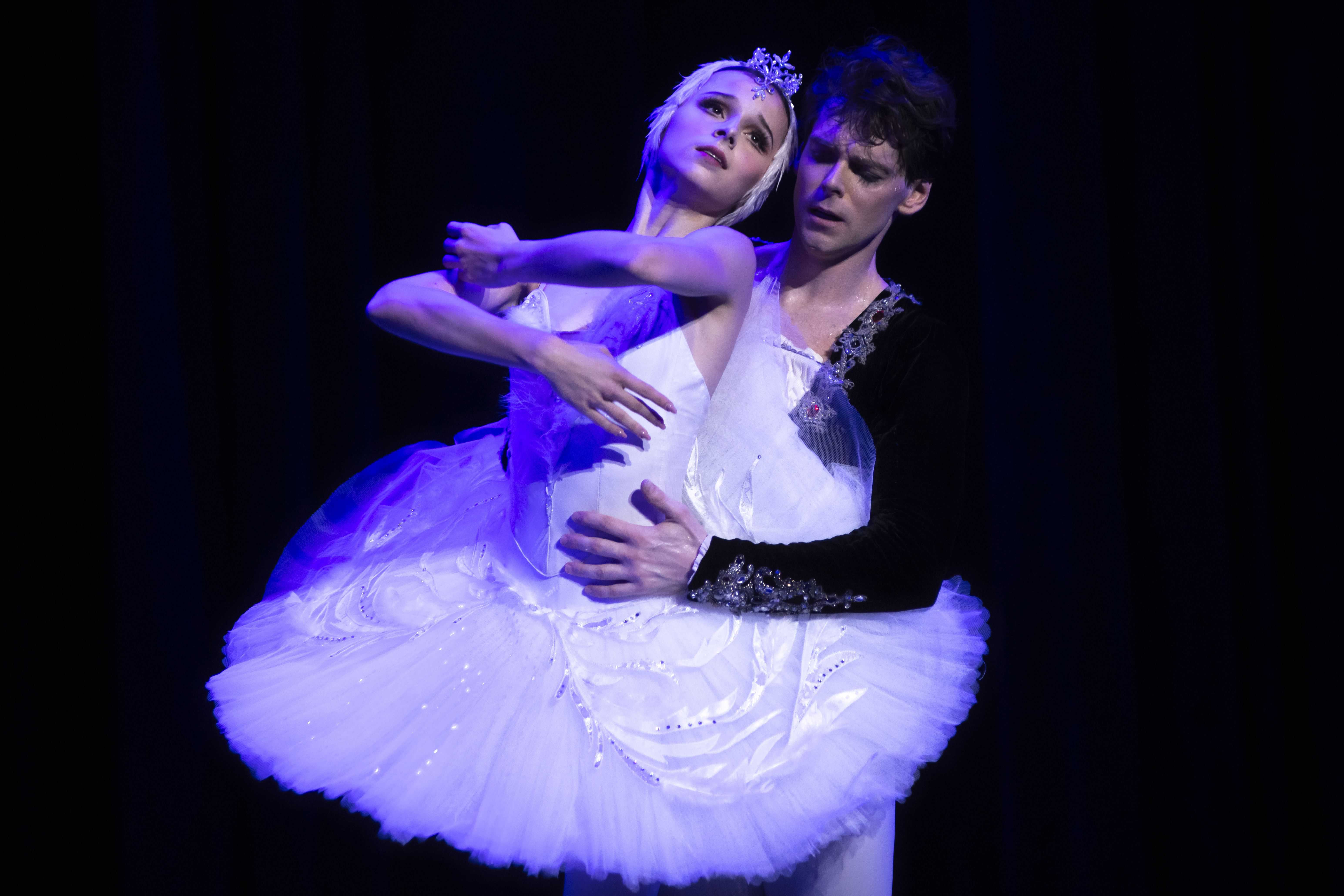 Pas de deux blanco del segundo acto del Lago De Los Cisnes.