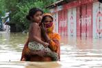 Casi 300,000 bangladesíes en refugios de emergencia por las inundaciones Casi 300,000 bangladesíes en refugios de emergencia por las inundaciones