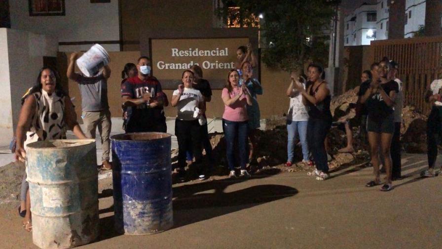 Residentes en Granada Oriental denuncian llevan dos meses sin agua tras deficiencias de constructora